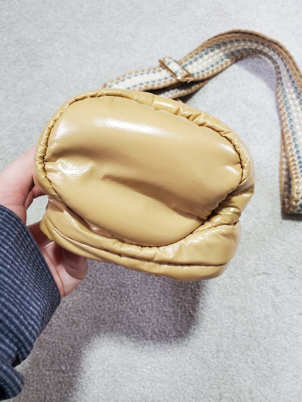 WANDERFULL HydroBag Crossbody Water Bottle Bag Puffer Glossy Camel Tan Gold 11x6 - Picture 4 of 11